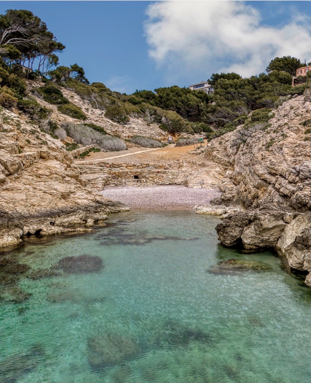 Vue aérienne du littoral entre Port d'Alon, Saint-Cyr-sur-Mer et Bandol